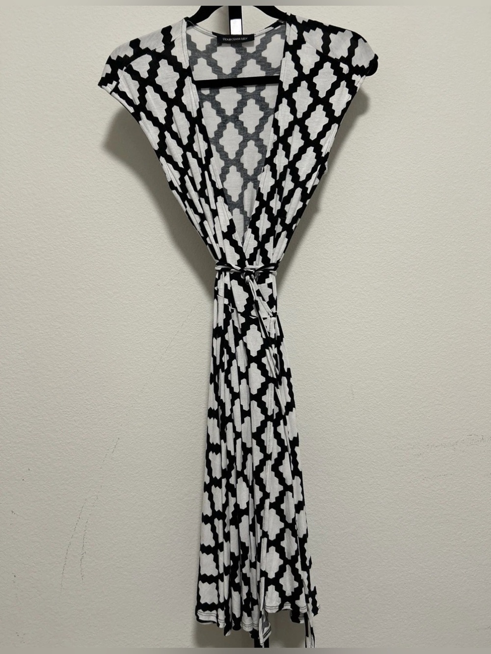 Hourglass Lilly Black & White Geometric Tie-Waist Wrap